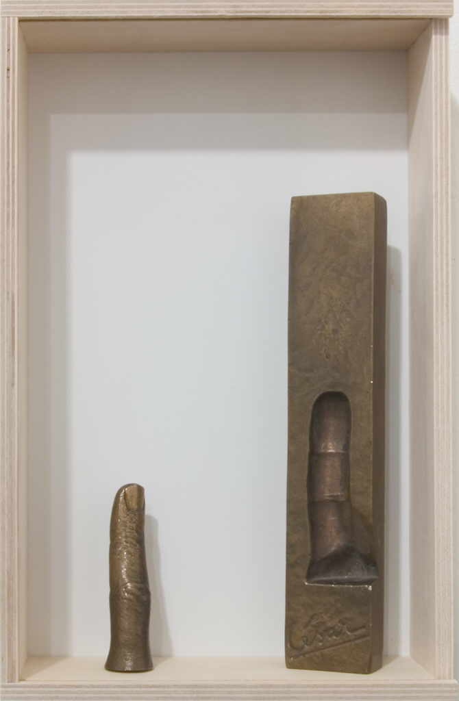 César Baldaccini 
untitled, 1973
bronze
22 x 4 x 4 cm (2 teilig)